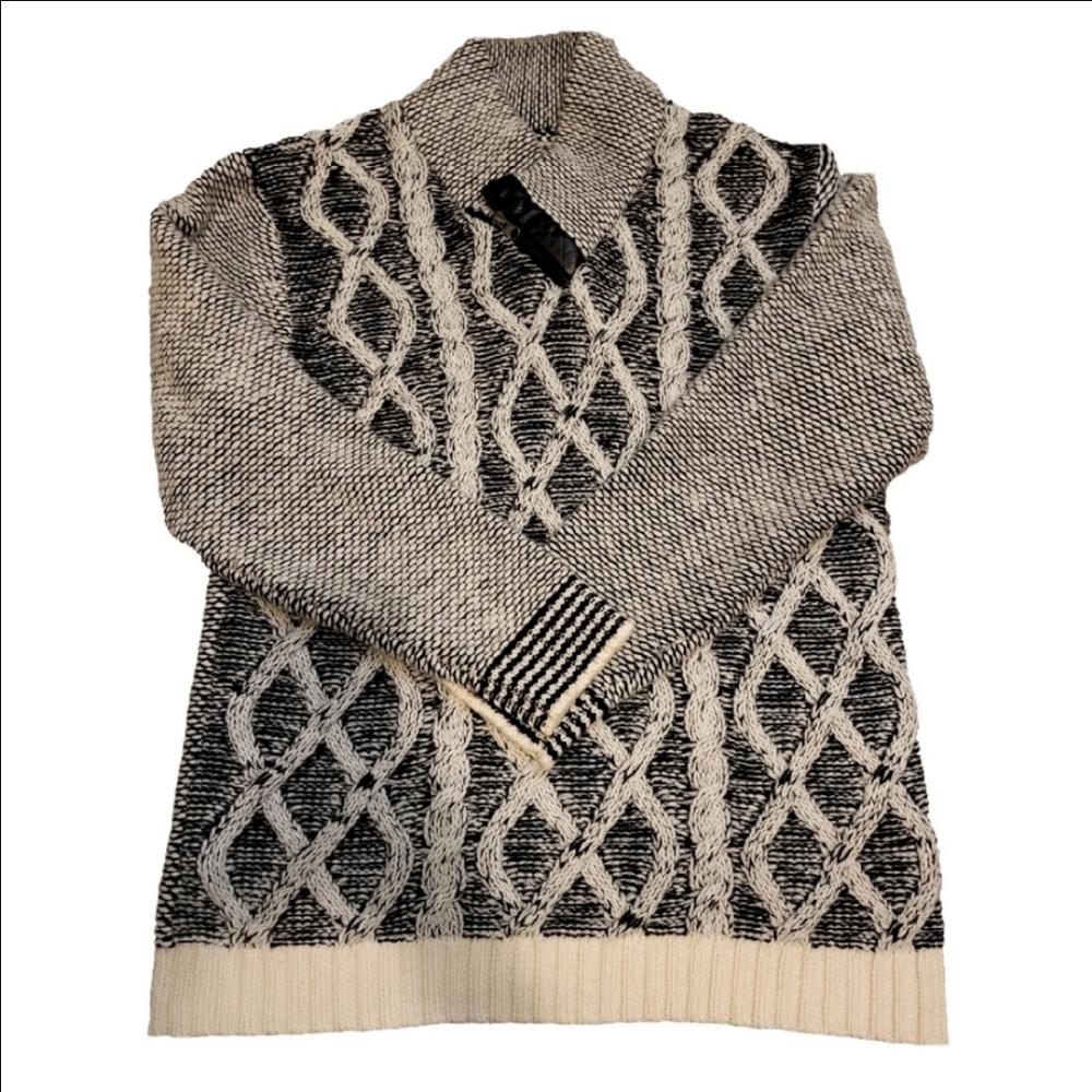 LaVane New York Black and White Diamond Pattern Sweater